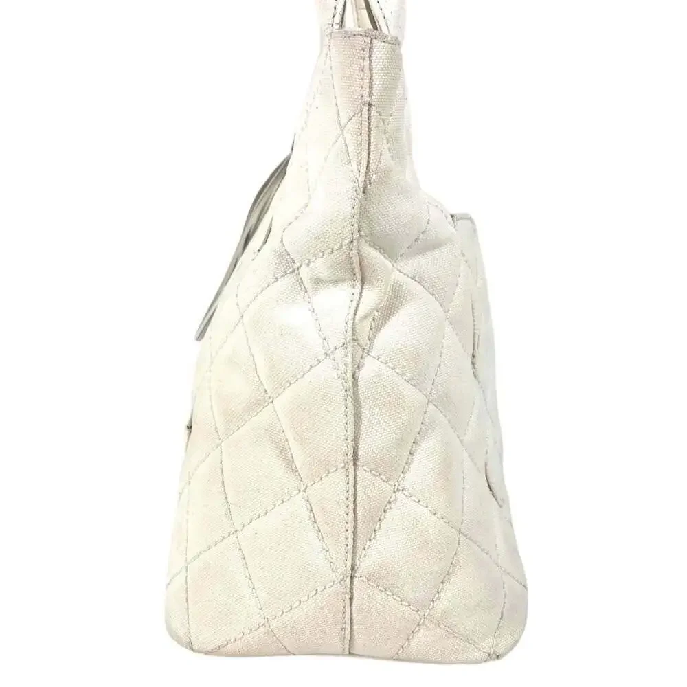 CHANEL White Leather Logo Shoulder Bag